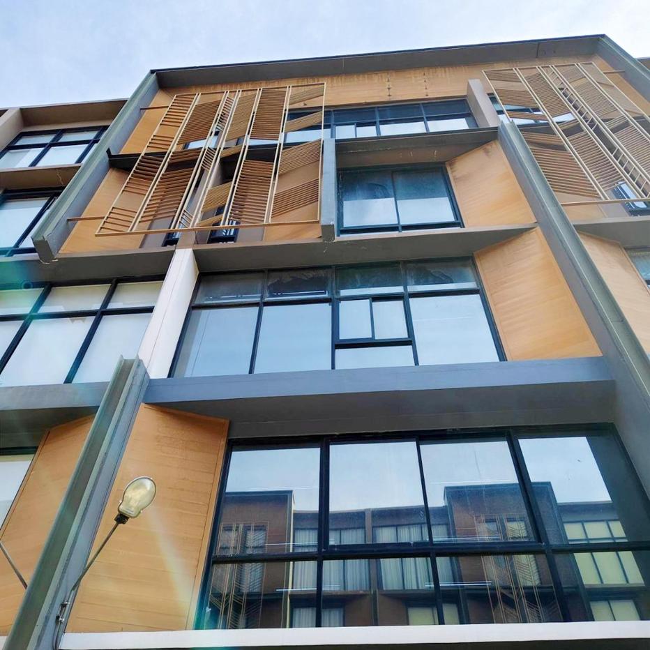 รูป ขาย โฮมออฟฟิต 5 ชั้น The Pride Sukhumvit 77 ขนาด 27 ตรว. พร้อมลิฟต์ส่วนตัว  - รูปที่ 1/13