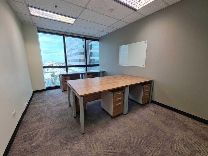 picture Serviced office for rent at Muang Thai Phatra Tower on Ratchada Road. Fully equipped with office furniture commute via MRT and public transportation. - 9/15