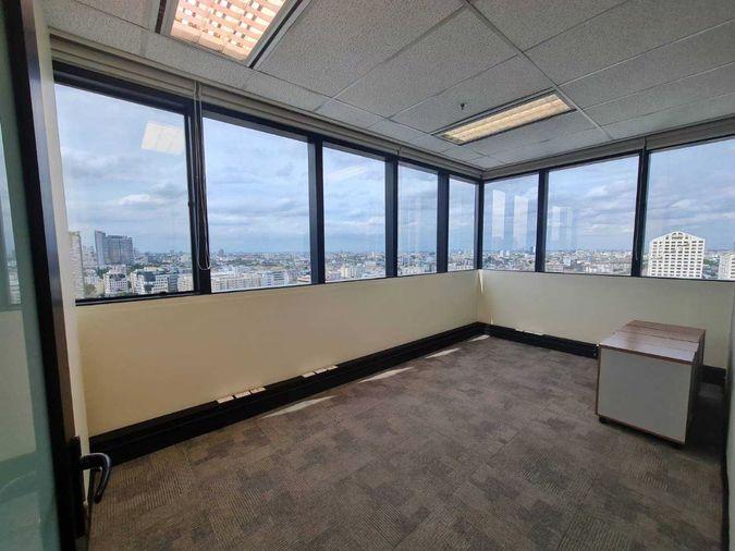 picture Serviced office for rent at Muang Thai Phatra Tower on Ratchada Road. Fully equipped with office furniture commute via MRT and public transportation. - 13/15