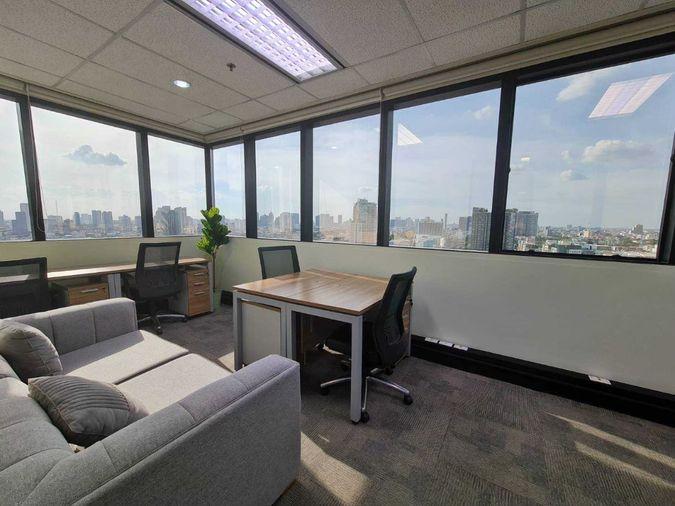 picture Serviced office for rent at Muang Thai Phatra Tower on Ratchada Road. Fully equipped with office furniture commute via MRT and public transportation. - 1/15