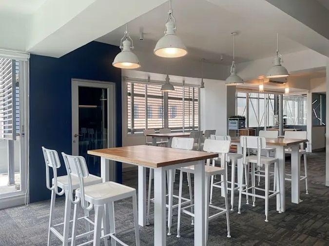 picture Office for rent with modern coworking space, Blue Chips Thonglor Building. Inside is a modern lobby that opens up to a contemporary office space. - 4/9