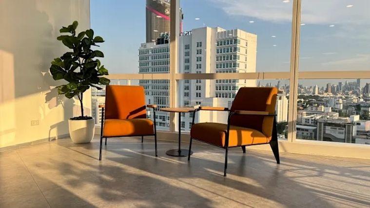 picture Modern Office Space for Rent at The Rice Tower Phayathai this location offers seamless connectivity and unmatched urban convenience. - 2/9