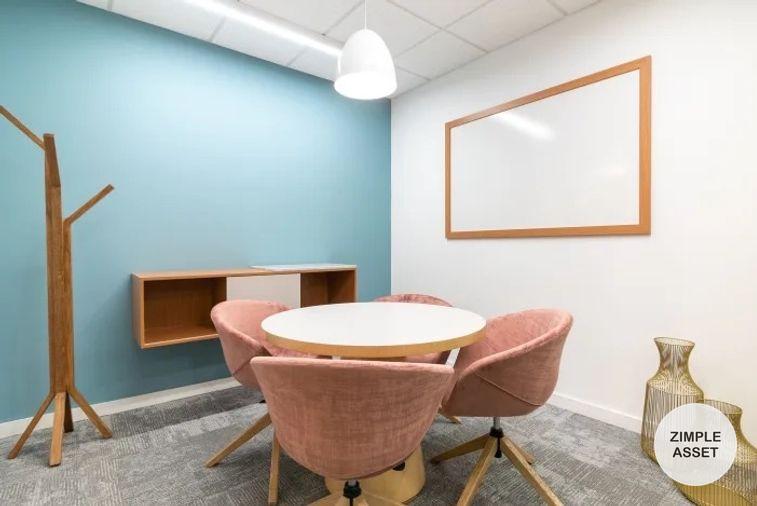 picture Office for rent in AIA Capital Center building, panoramic view, with office equipment that allows you to start working immediately. - 1/10