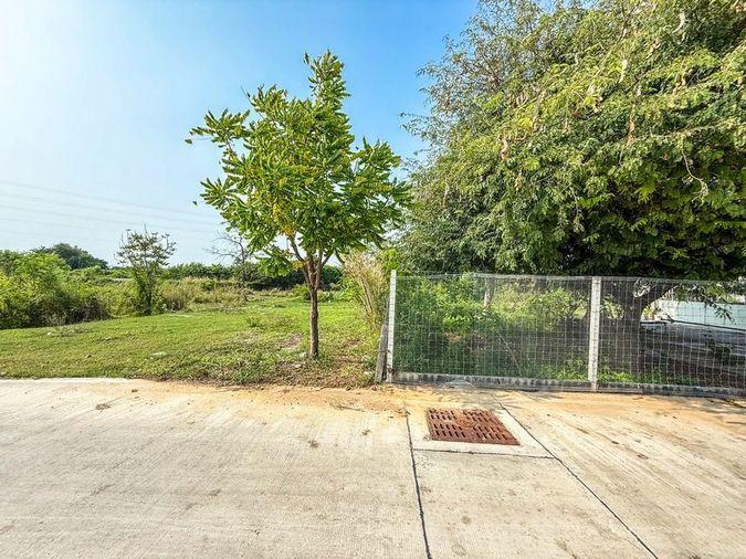picture Land for sale with buildings, natural atmosphere, community area, Huai Kapi, Chonburi - 13/19