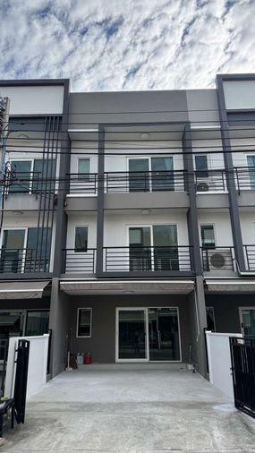picture 3-storey townhouse, Baan Klang Muang Suanluang, ready to move in - 1/9
