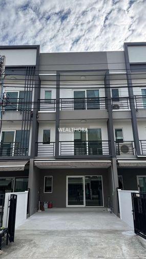 picture 3-storey townhouse, Baan Klang Muang Suanluang, ready to move in - 1/9