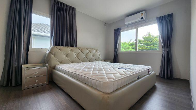 รูป ให้เช่าบ้านเดี่ยว 3 ห้องนอน หมู่ชัยพฤกษ์ ทางด่วนรามอินทรา-จตุโชติ หลังมุม น่าอยู่จอดรถได้สองคัน สวนกว้างเห็นวิวสวนส่วนกลาง - รูปที่ 19/23