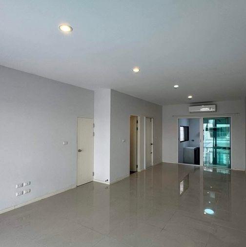 picture 3-storey townhouse, Baan Klang Muang Suanluang, ready to move in - 2/9