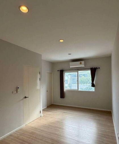 picture 3-storey townhouse, Baan Klang Muang Suanluang, ready to move in - 6/9