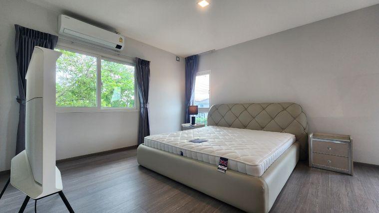 รูป ให้เช่าบ้านเดี่ยว 3 ห้องนอน หมู่ชัยพฤกษ์ ทางด่วนรามอินทรา-จตุโชติ หลังมุม น่าอยู่จอดรถได้สองคัน สวนกว้างเห็นวิวสวนส่วนกลาง - รูปที่ 18/23