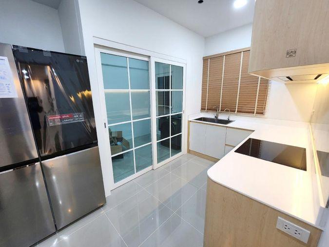 รูป บ้านเดี่ยวให้เช่า ✨ Golden Neo Sukhumvit-Lasalle ✨ 4 ห้องนอน 4 ห้องน้ำ เฟอร์นิเจอร์ และ เครื่องใช้ไฟฟ้าครบ - รูปที่ 9/12