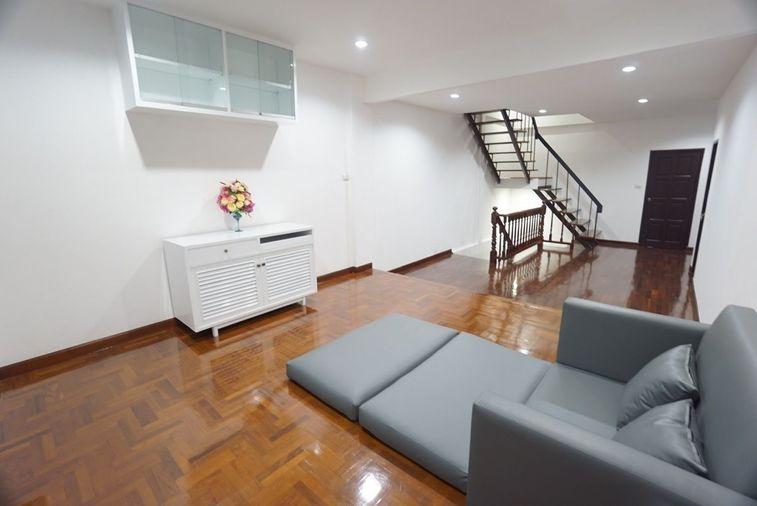picture Townhome for rent Soi Ratchadaphisek 3 - 1/33