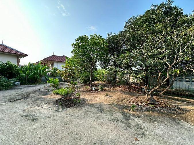 picture Land for sale with a garden house, beautiful plot, great location, Bangsaen community, Chonburi - 8/20
