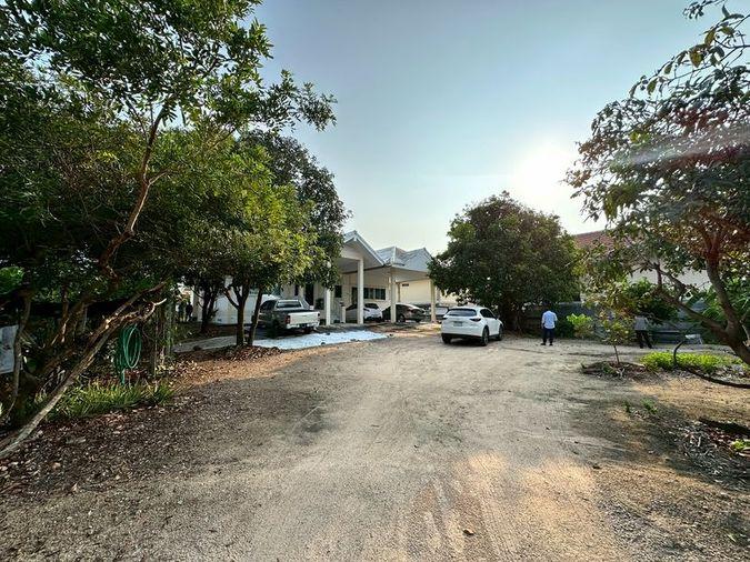 picture Land for sale with a garden house, beautiful plot, great location, Bangsaen community, Chonburi - 3/20