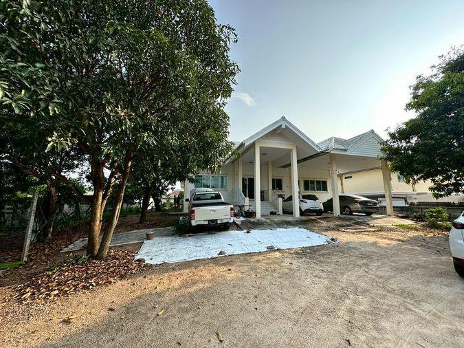 picture Land for sale with a garden house, beautiful plot, great location, Bangsaen community, Chonburi - 4/20