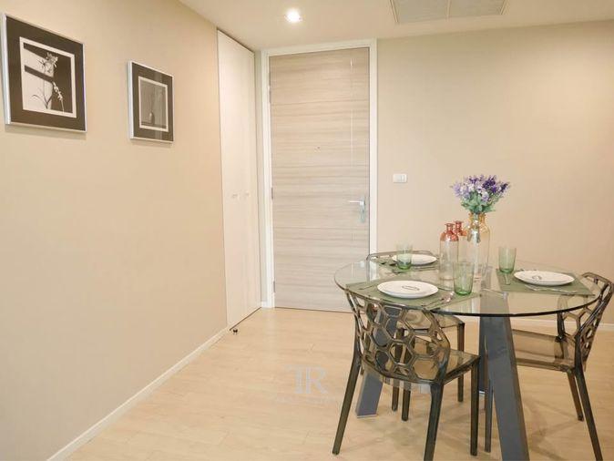 รูป ✨ The Room สุขุมวิท 21 | 1 ห้องนอน 50 ตร.ม. | วิวสระและสวน | ชั้น 5 เงียบสงบ ใจกลางอโศก | ค่าเช่า 40,000 บาท 📱 Line: @323gqmho | รหัส: T1648 - รูปที่ 8/16