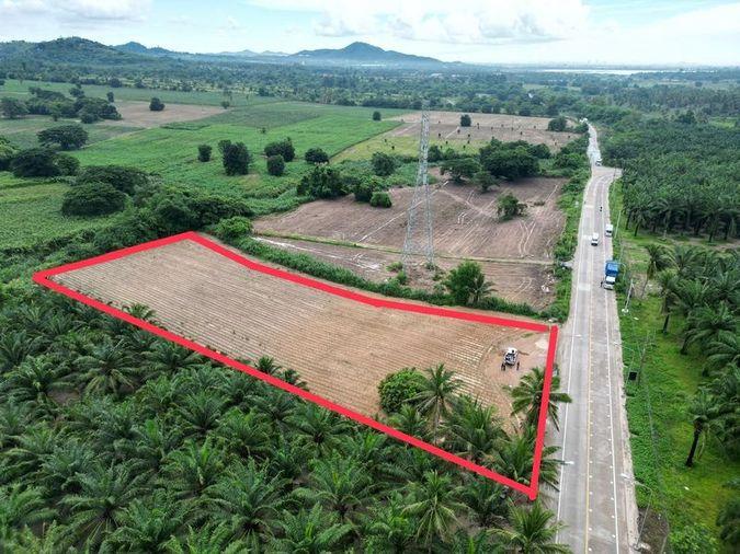 picture Beautiful land plot for sale, beautiful location, next to Khon Dara Road, Sriracha, Chonburi - 1/9