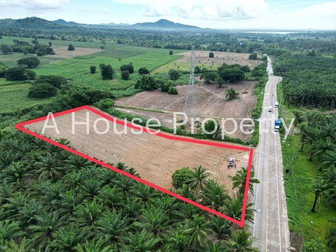 picture Beautiful land plot for sale, beautiful location, next to Khon Dara Road, Sriracha, Chonburi - 1/9
