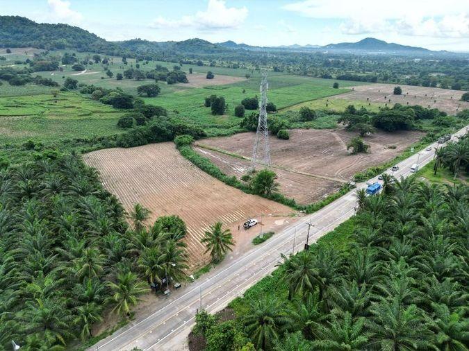 picture Beautiful land plot for sale, beautiful location, next to Khon Dara Road, Sriracha, Chonburi - 3/9