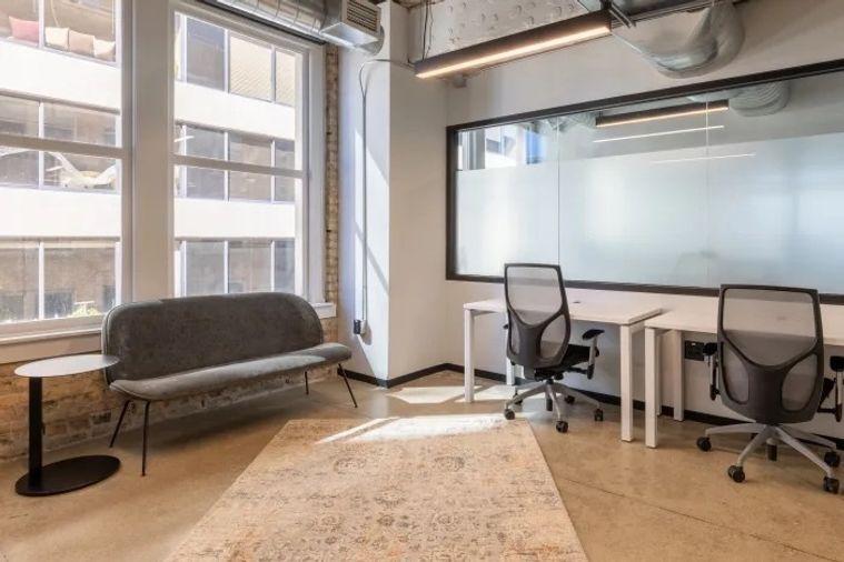 picture Office space for rent on the 16th floor of Bangna Tower, 3 km from Suvarnabhumi. The space features modern interior design. - 2/11