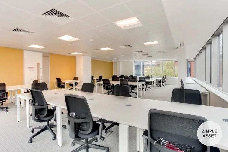 picture Office Space for Rent on the 37th Floor of Sathorn Square. Premium office space offers stunning panoramic views. Just 4-mins walk from BTS Chong Nonsi - 2/11
