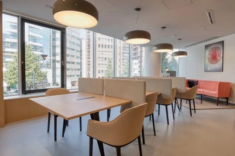 picture Serviced Office for Rent at S.P. Building, Ari Area Modern and stylishly designed, serviced office offers a full range of professional workspaces. - 5/10