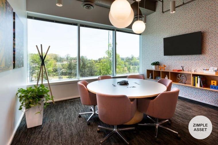 picture Serviced Office for Rent at Charter Square. Stunning view of the Chao Phraya River. This fully equipped serviced office meets all the needs,near BTS. - 8/11