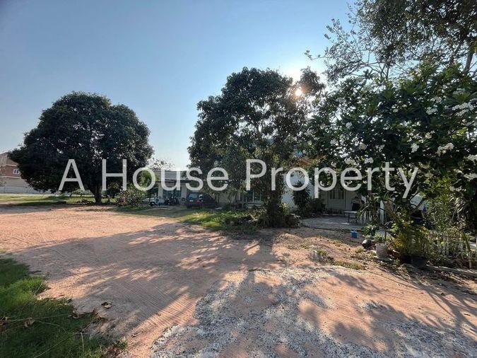 picture Beautiful land plot for sale, Ao Udom, Laem Chabang, Sriracha, with buildings - 2/5