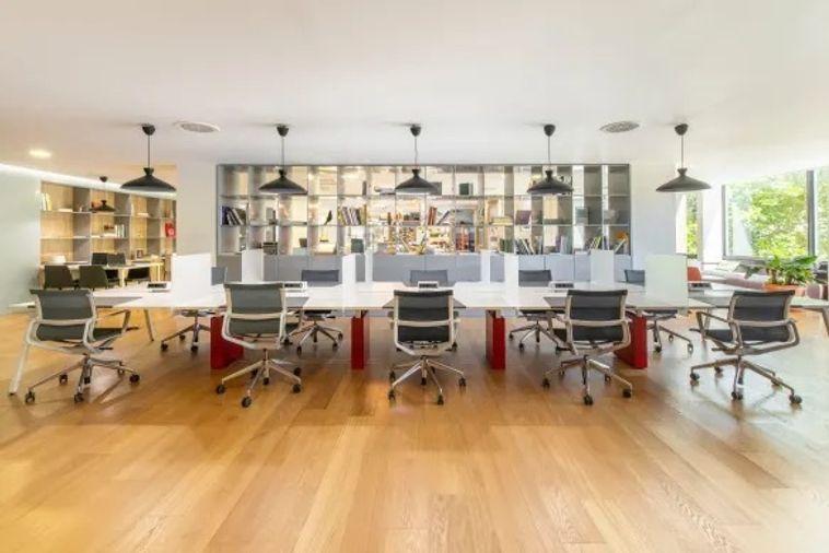 picture Serviced office for rent at Summer Hill Phra Khanong, near BTS. The space features modern interior design and fully equipped with office furniture. - 1/11