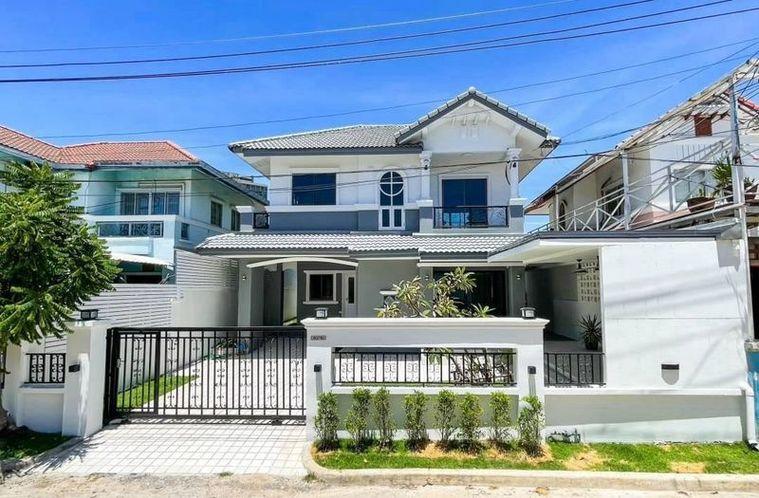 รูป ขายบ้านเดี่ยวมือสอง รีโนเวทใหม่ หมู่บ้านอัมพรเพลส ศรีราชา ชลบุรี  - รูปที่ 1/19