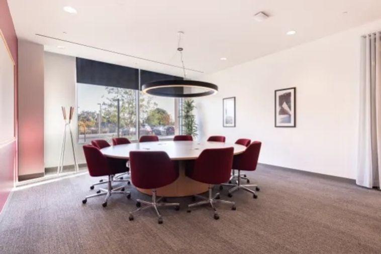 picture Flexible office space at Vanich Place Ari on Phahonyothin, featuring a premium office interior or customizable office design to suit your preferences - 11/11