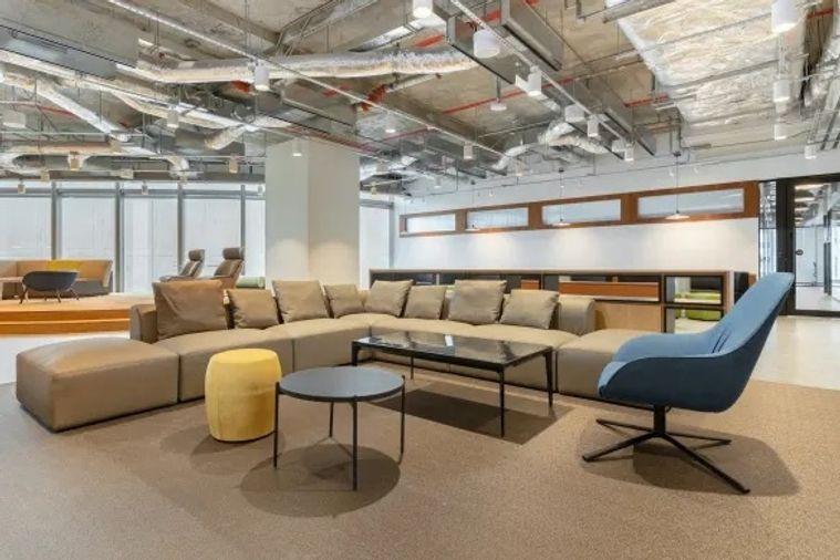 picture Flexible office space at Vanich Place Ari on Phahonyothin, featuring a premium office interior or customizable office design to suit your preferences - 1/11