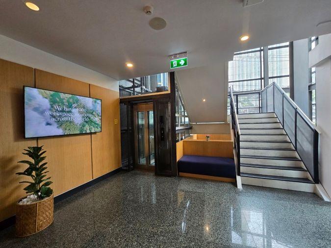 picture Premium office space for rent in the city center at Suthi Tower on Phetchaburi Road. Fully equipped with comprehensive office services and facilities.  - 12/13