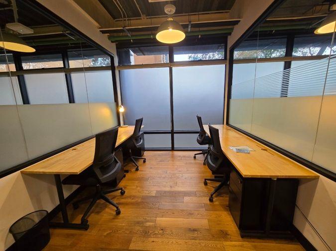 picture Premium office space for rent in the city center at Suthi Tower on Phetchaburi Road. Fully equipped with comprehensive office services and facilities.  - 4/13