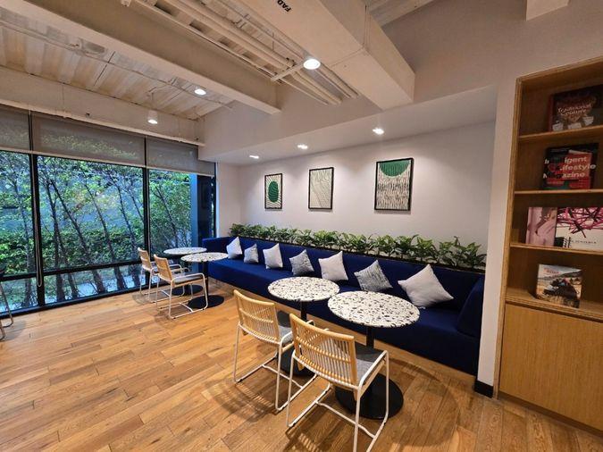 picture Premium office space for rent in the city center at Suthi Tower on Phetchaburi Road. Fully equipped with comprehensive office services and facilities.  - 12/13
