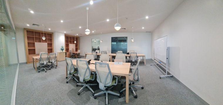 picture Flexible serviced offices for rent at Chamchuri Square, directly connected to Sam Yan MRT, right in the city center. - 3/6