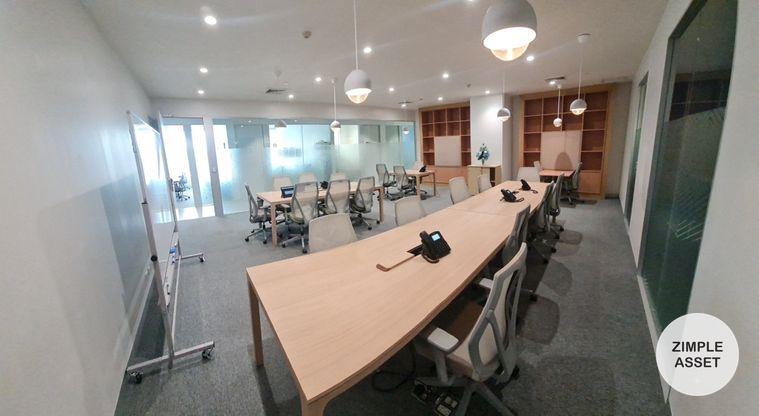 picture Flexible serviced offices for rent at Chamchuri Square, directly connected to Sam Yan MRT, right in the city center. - 4/6