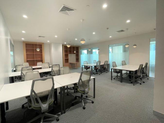 picture Flexible serviced offices for rent at Chamchuri Square, directly connected to Sam Yan MRT, right in the city center. - 2/6
