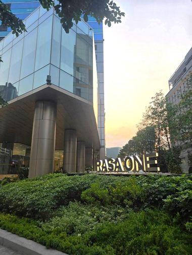 picture Office Space for Rent at RASA One Tower, Phahonyothin Area Prime Location Near BTS | Modern & Luxurious Building | Surrounded by Shops and Restaurants - 7/8