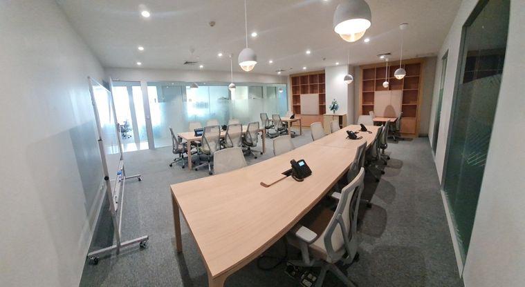 picture Flexible serviced offices for rent at Chamchuri Square, directly connected to Sam Yan MRT, right in the city center. - 4/6