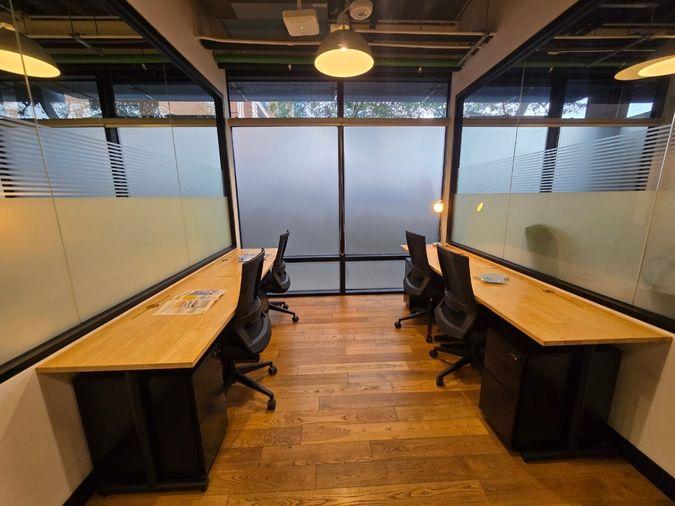 picture Premium office space for rent in the city center at Suthi Tower on Phetchaburi Road. Fully equipped with comprehensive office services and facilities.  - 7/13