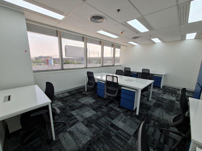 picture Fully furnished office space for rent  featuring modern-style decor and fully equipped with essential office furniture for immediate use. - 9/29