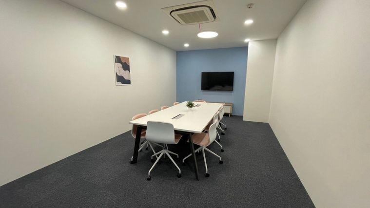 picture Office space for rent at Ratchada One Building. decorated in a simple and comfortable style, with complete furniture and office equipment. - 3/9