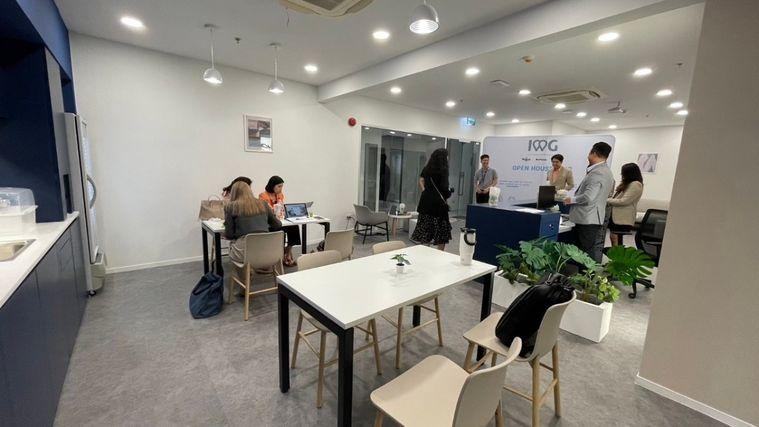 picture Office space for rent at Ratchada One Building. decorated in a simple and comfortable style, with complete furniture and office equipment. - 5/9