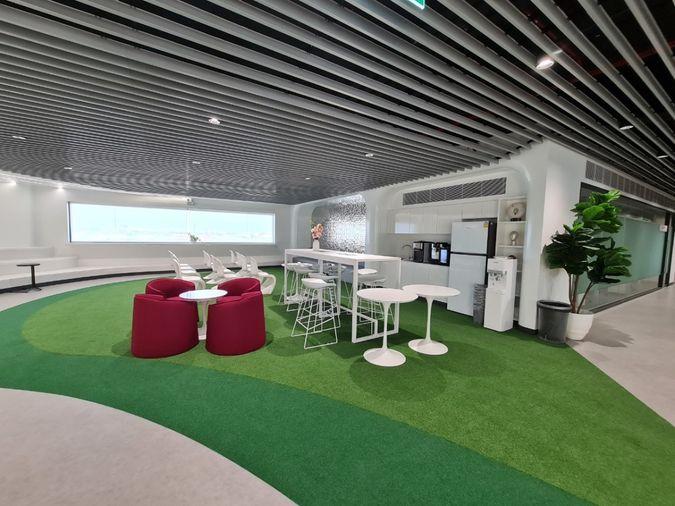 picture Fully furnished office space for rent  featuring modern-style decor and fully equipped with essential office furniture for immediate use. - 20/29