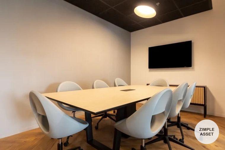 picture Office space for rent, SO24 Building, fully furnished with office equipment, allowing you to work efficiently. - 4/10