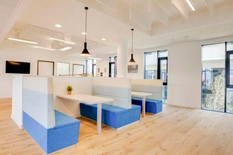 picture Office for rent at M Thai Tower, All Seasons Place, providing services with modern office tools and equipment to help meet work needs efficiently. - 2/11