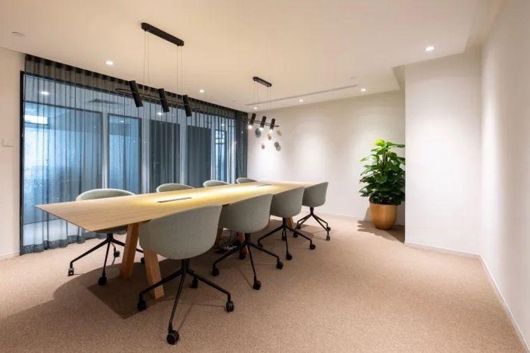 picture  Office space for rent, SO24 Building, fully furnished with office equipment, allowing you to work efficiently. - 1/10