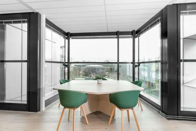 picture  Office space for rent, SO24 Building, fully furnished with office equipment, allowing you to work efficiently. - 8/10