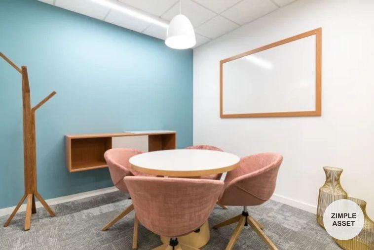 picture Office for rent in AIA Capital Center building, panoramic view, with office equipment that allows you to start working immediately. - 9/10